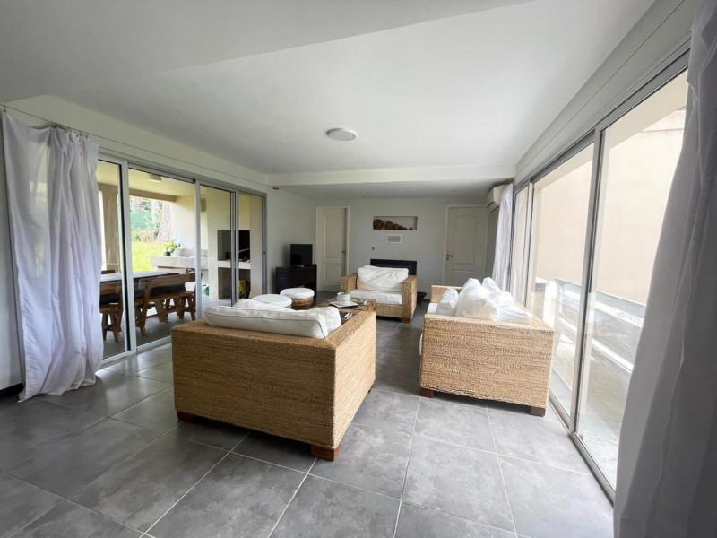 Casa en alquiler sobre Laguna Blanca, La Barra.